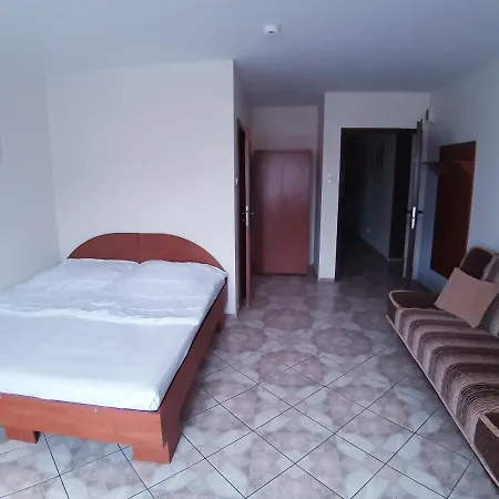 招待所 Caliente / Ozzy 3*