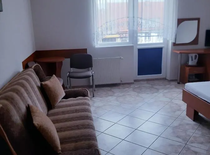 Pensión Caliente / Ozzy Unieście