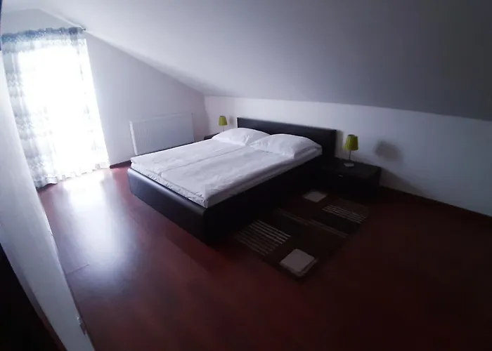 Pensión Caliente / Ozzy Unieście