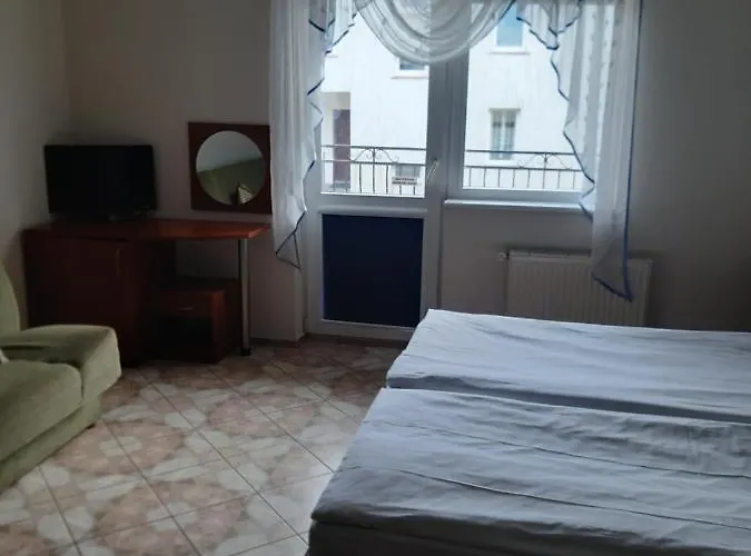 Pensión Caliente / Ozzy Unieście