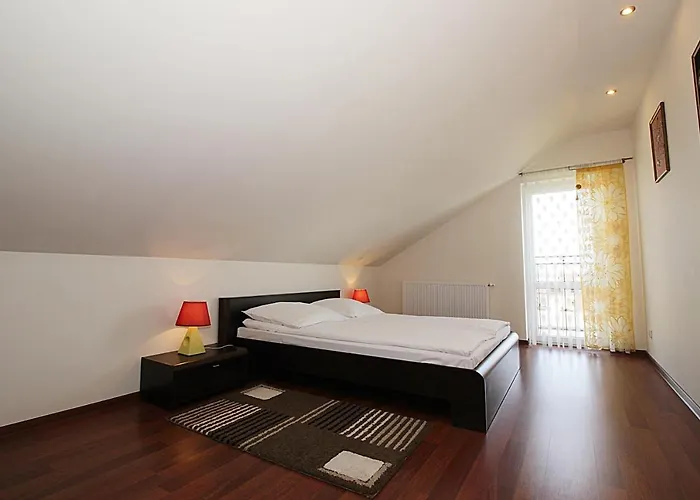 Caliente / Ozzy Pensión 3*