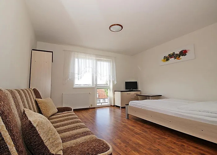 Pensión Caliente / Ozzy 3*