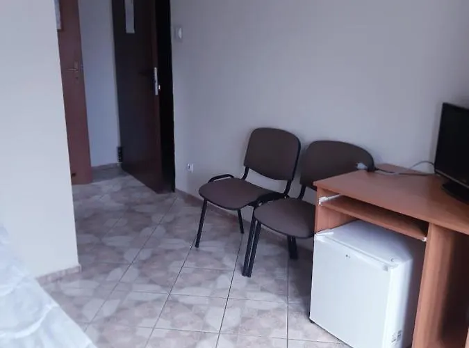 Pensión Caliente / Ozzy 3*